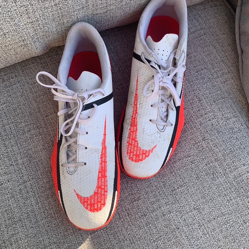 Nike phantom cleats size 6